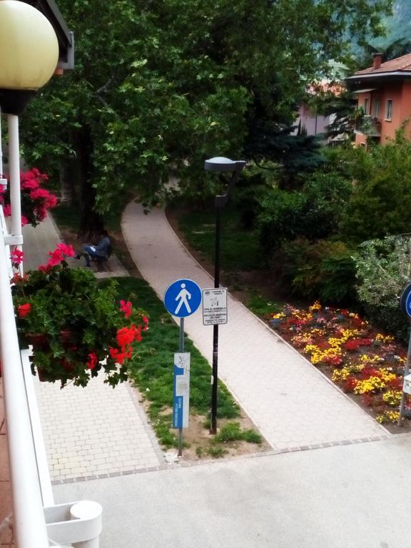 Alloggio Ponte Dei Cavalleggeri Hotell Trento Exteriör bild