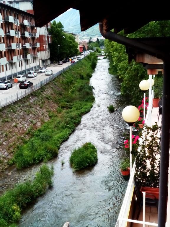Alloggio Ponte Dei Cavalleggeri Hotell Trento Exteriör bild