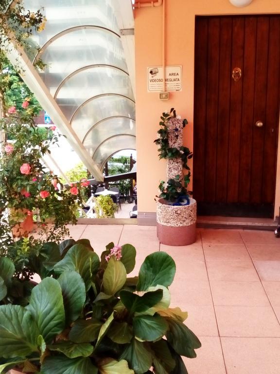 Alloggio Ponte Dei Cavalleggeri Hotell Trento Exteriör bild