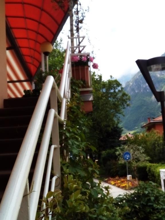 Alloggio Ponte Dei Cavalleggeri Hotell Trento Exteriör bild