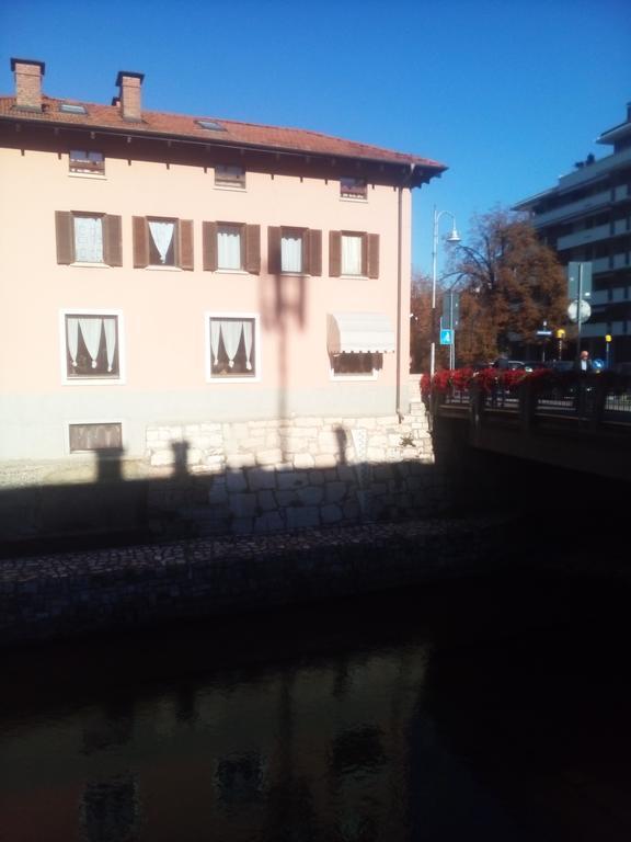 Alloggio Ponte Dei Cavalleggeri Hotell Trento Exteriör bild