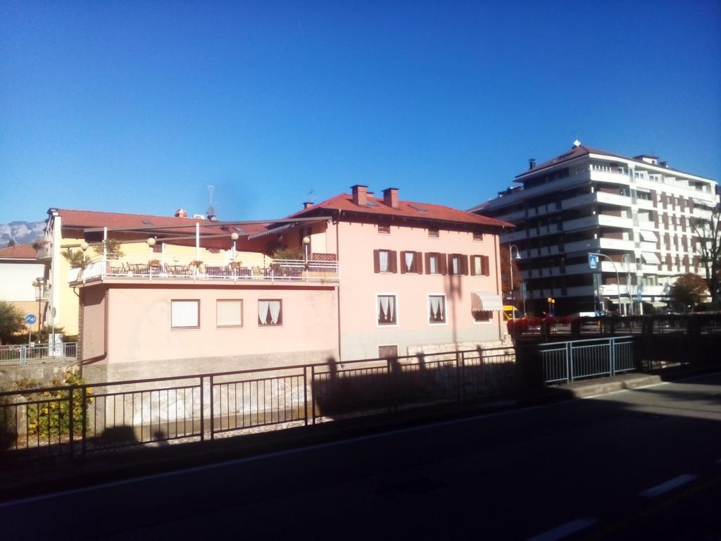 Alloggio Ponte Dei Cavalleggeri Hotell Trento Exteriör bild