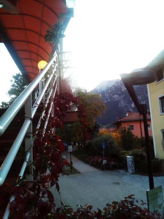 Alloggio Ponte Dei Cavalleggeri Hotell Trento Exteriör bild