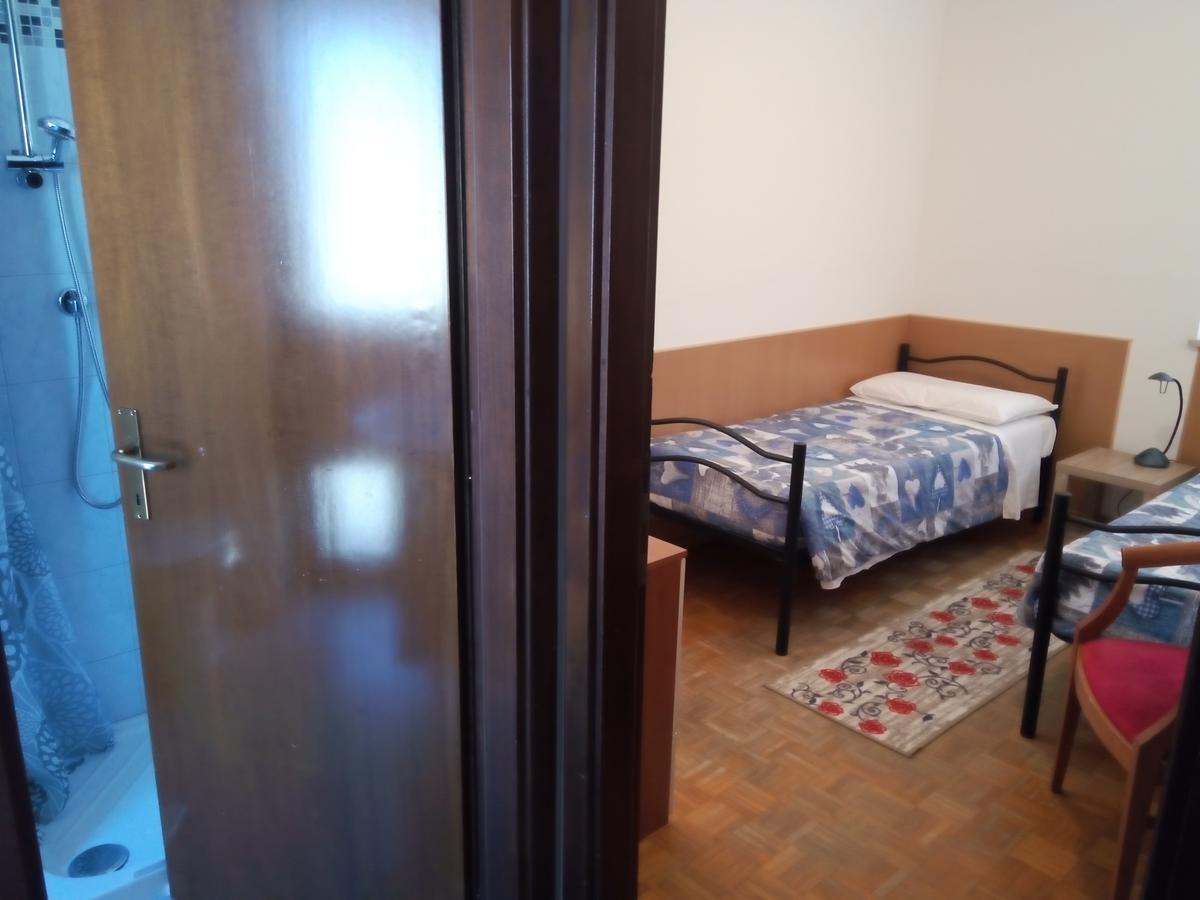 Alloggio Ponte Dei Cavalleggeri Hotell Trento Exteriör bild