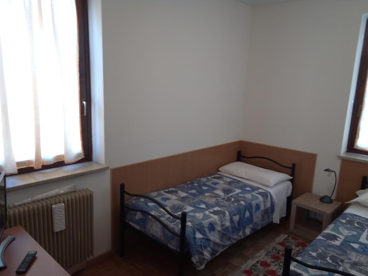 Alloggio Ponte Dei Cavalleggeri Hotell Trento Exteriör bild