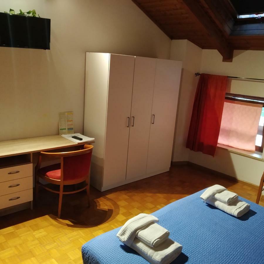 Alloggio Ponte Dei Cavalleggeri Hotell Trento Exteriör bild
