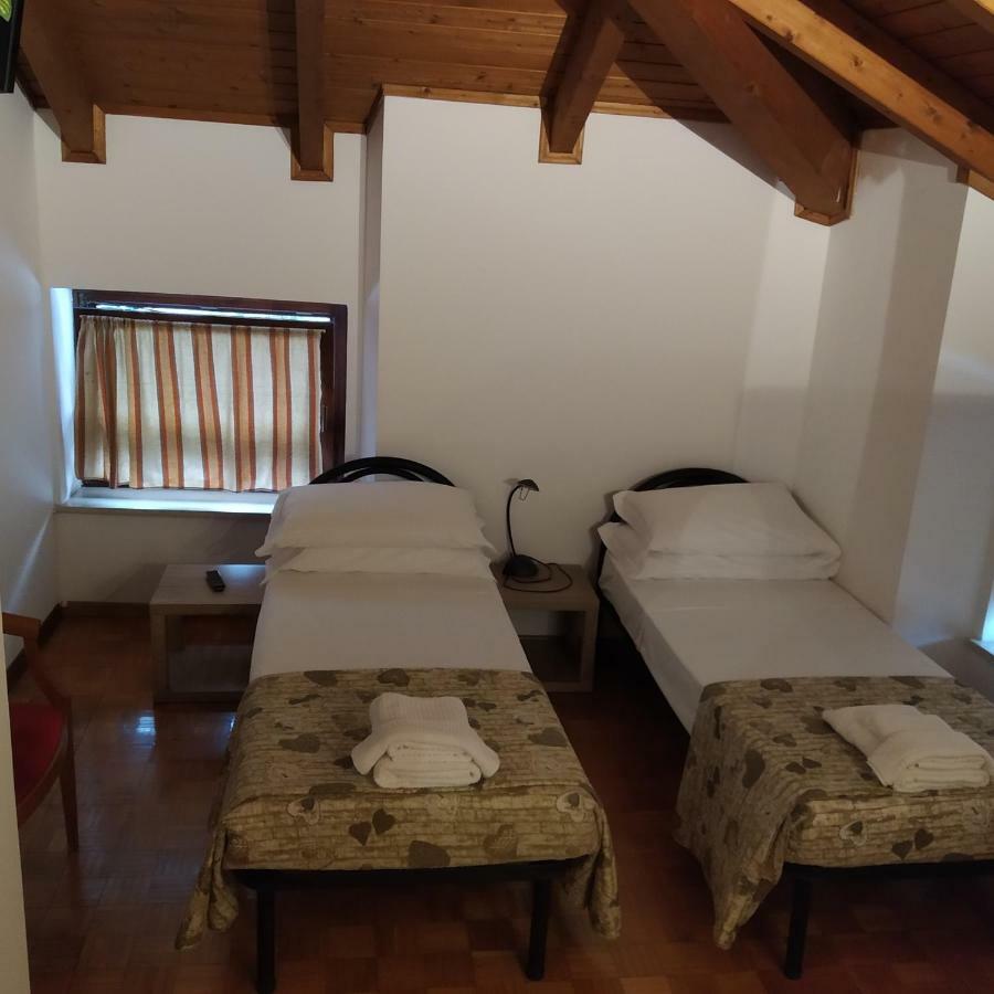 Alloggio Ponte Dei Cavalleggeri Hotell Trento Exteriör bild