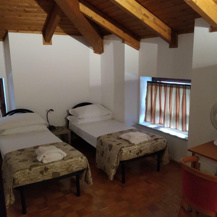 Alloggio Ponte Dei Cavalleggeri Hotell Trento Exteriör bild